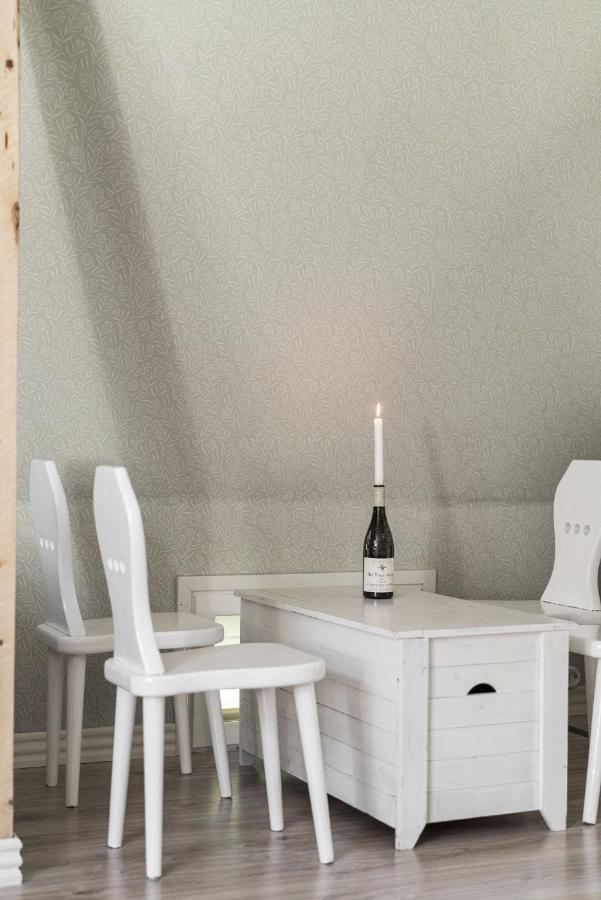 Newly Renovated Apartment In A Woodenhouse From 1910 In Martti! Turku Exterior foto