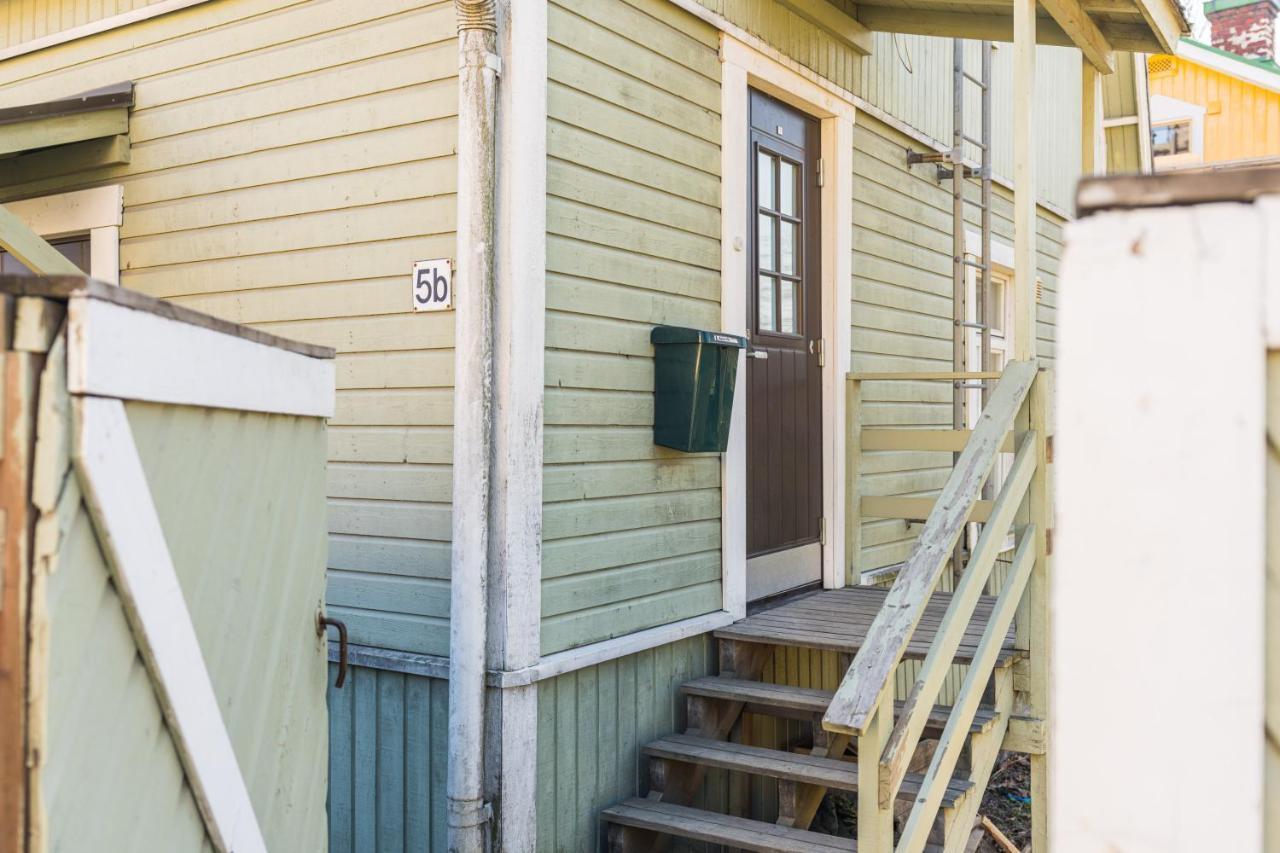 Newly Renovated Apartment In A Woodenhouse From 1910 In Martti! Turku Exterior foto