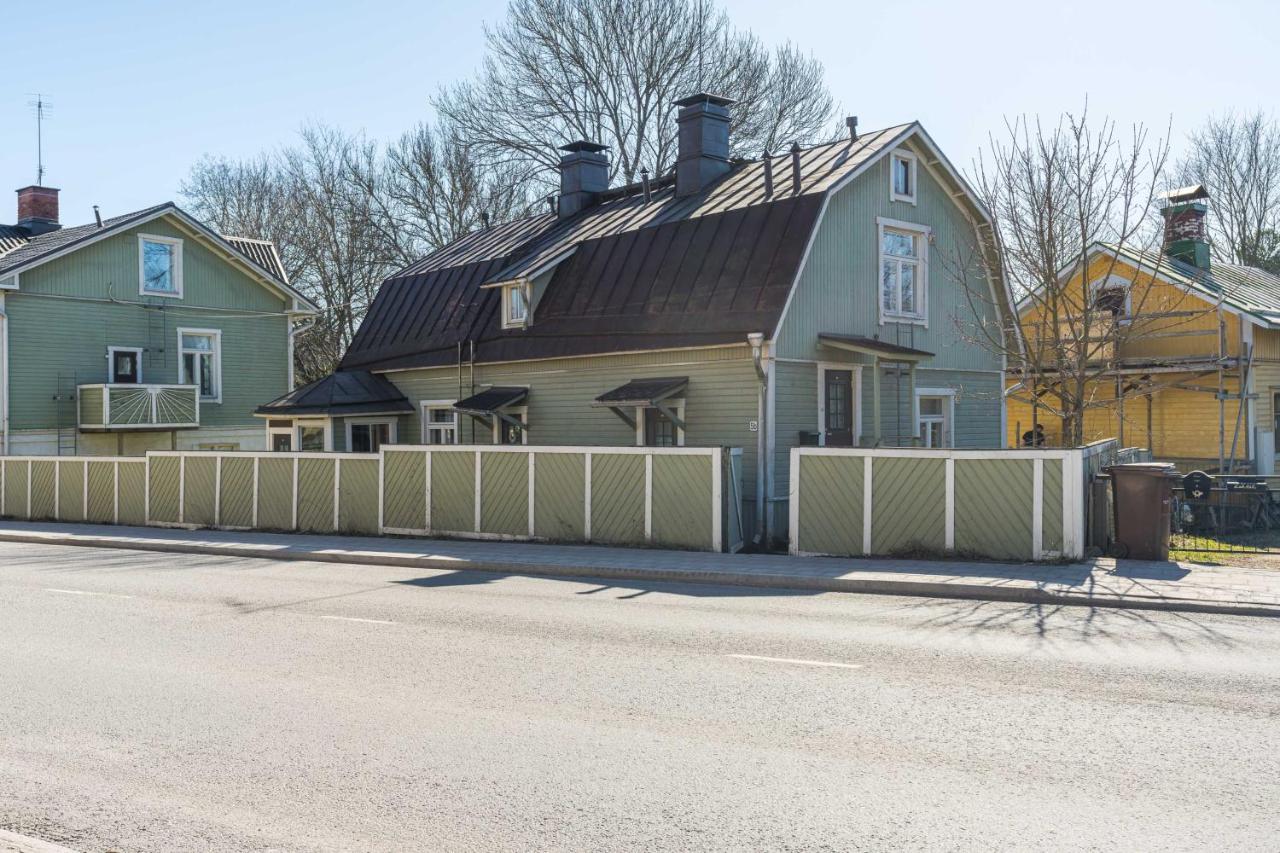 Newly Renovated Apartment In A Woodenhouse From 1910 In Martti! Turku Exterior foto