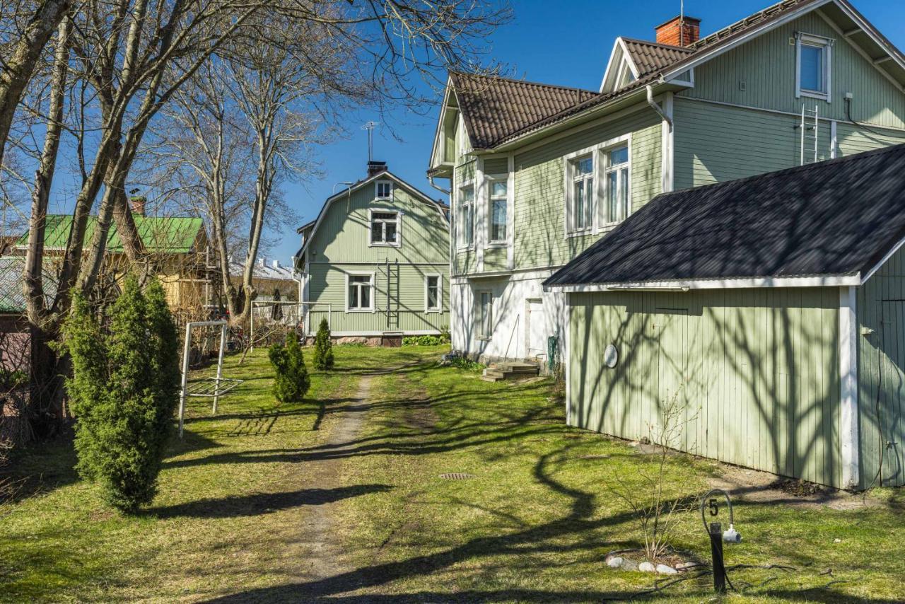Newly Renovated Apartment In A Woodenhouse From 1910 In Martti! Turku Exterior foto
