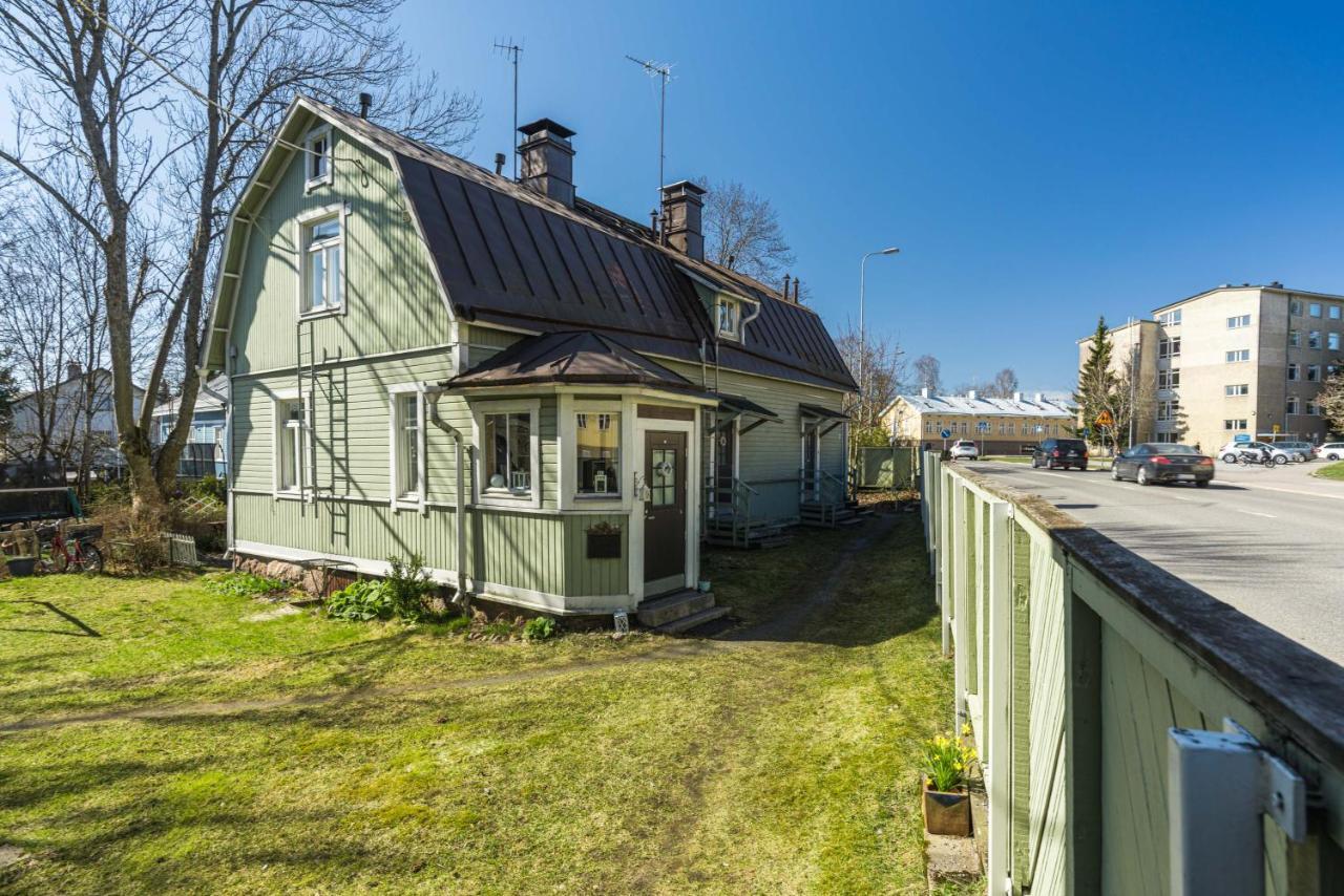 Newly Renovated Apartment In A Woodenhouse From 1910 In Martti! Turku Exterior foto